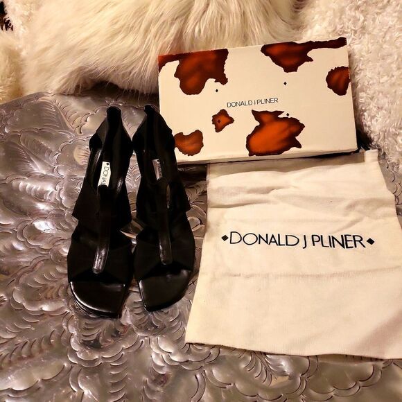 New in box black mesh elastic nappa Donald j pliners! Sz. 8N - Picture 1 of 8